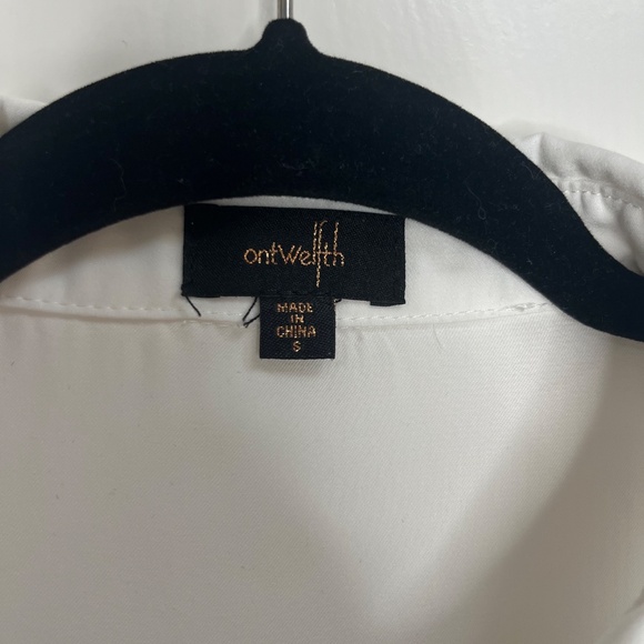 OntWealth White Sleeveless Button-Down Blouse with Sequin Floral Embellishments - Picture 4 of 7